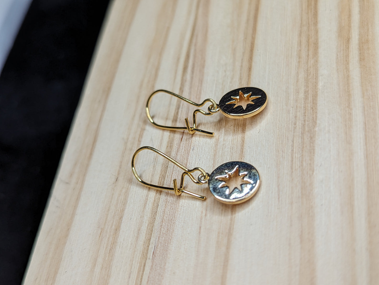 Small Gold Star Earrings image 1