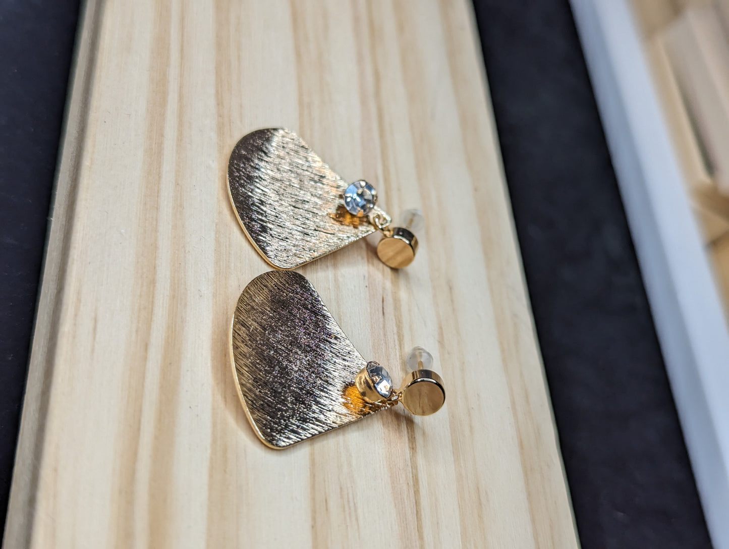 Gold Fan Stud image 1