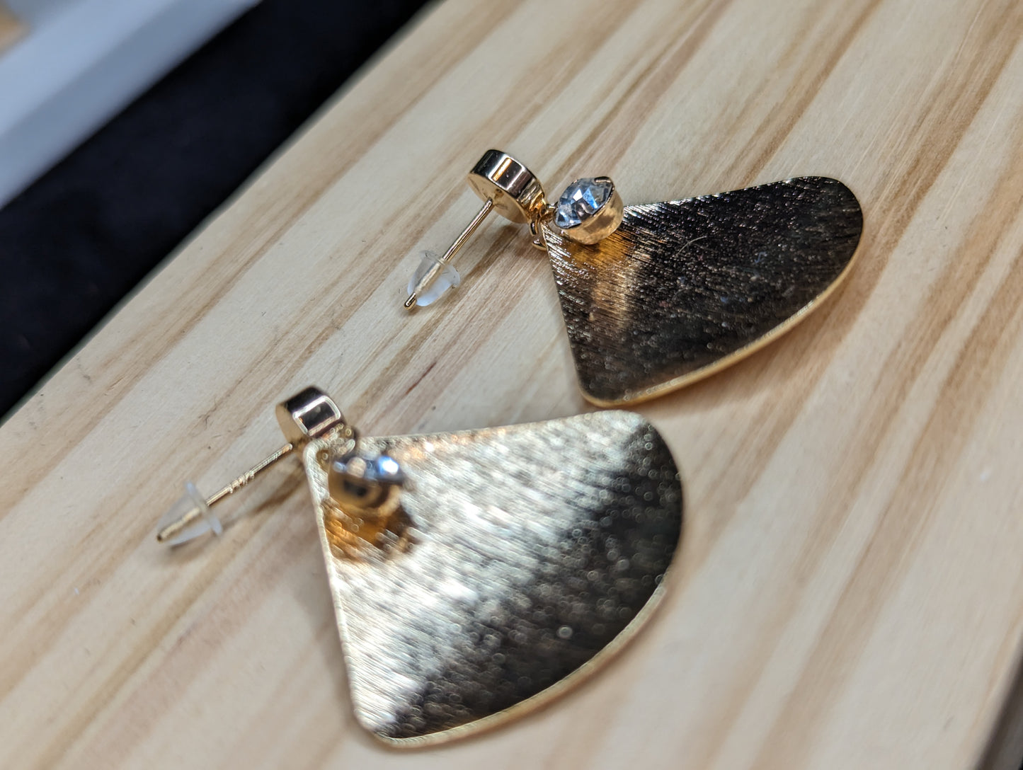 Gold Fan Stud image 0