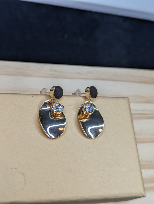 Gold Crinkle Stud image 0